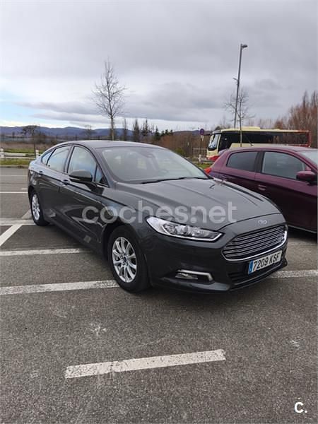 Usado Ford Mondeo Vignale 150 CV (110 kW) 2018 Gris / plata Berlina