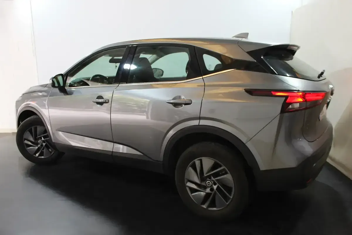 Usado Nissan Qashqai Acenta 140 CV (102 kW) 2022 Gris SUV