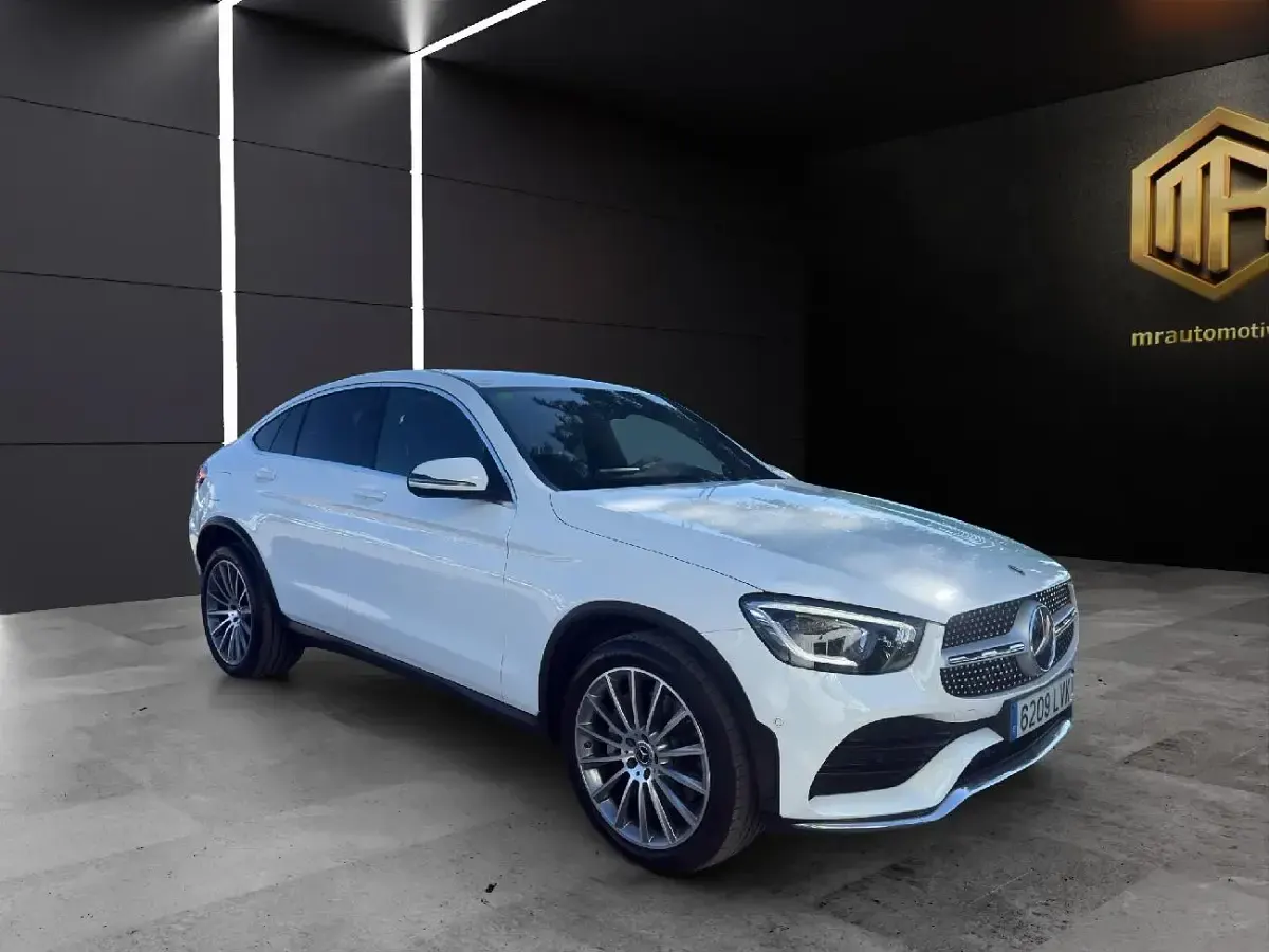 Używany Mercedes GLC300 245 KM (180 kW) 2021 Biały Coupe