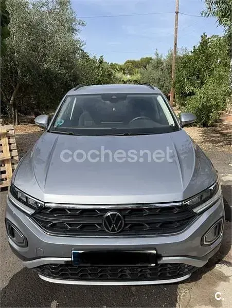 Usado VW T-Roc Life 110 CV (80 kW) 2022 Gris / plata SUV