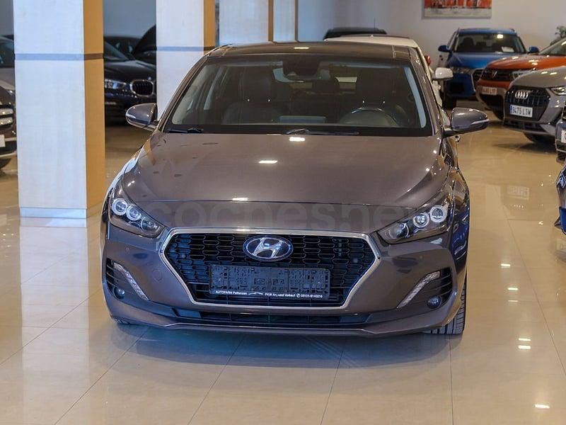 Usado Hyundai i30 Style 136 CV (100 kW) 2019 Gris / plata Berlina