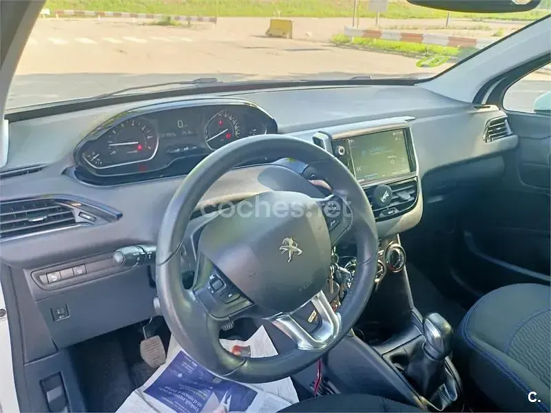 Usado Peugeot 208 110 CV (80 kW) 2018 Blanco Utilitario