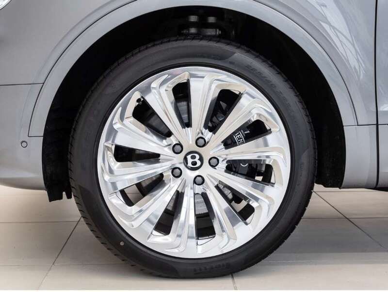 Gris Usado 2023 Bentley Bentayga SUV | 299.000 € (Precio justo) - Imagen 1/4