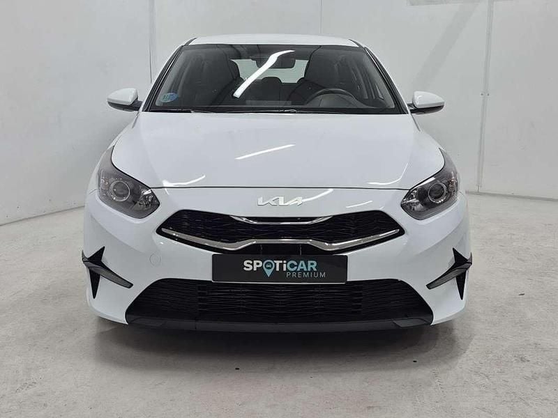 Usado Kia Ceed 101 CV (74 kW) 2025 Blanco Utilitario