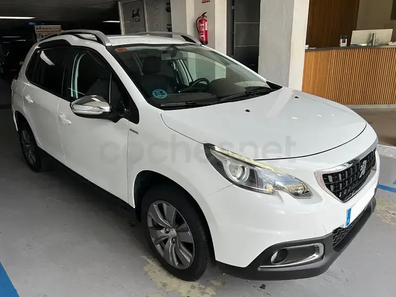 Usado Peugeot 2008 Style 110 CV (80 kW) 2017 Blanco SUV