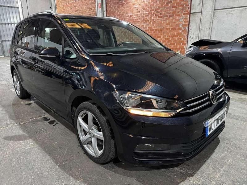 Usado VW Touran Advance 150 CV (110 kW) 2020 Negro Monovolumen