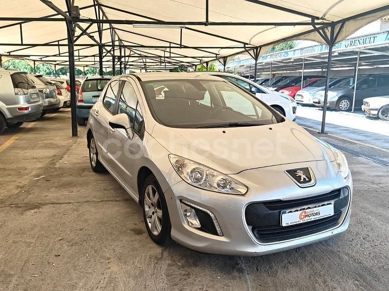 Usado Peugeot 308 Active 120 CV (88 kW) 2013 Gris / plata Berlina