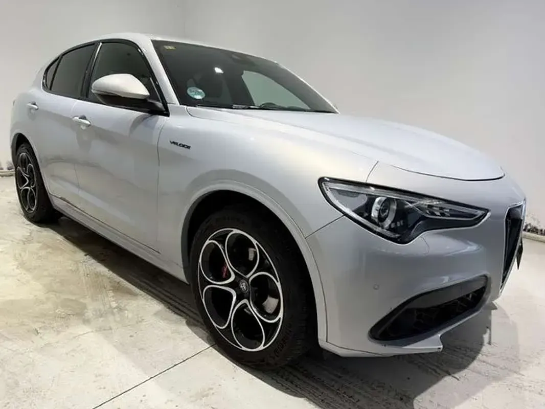 Usado Alfa Romeo Stelvio Veloce 209 CV (153 kW) 2020 Plateado SUV