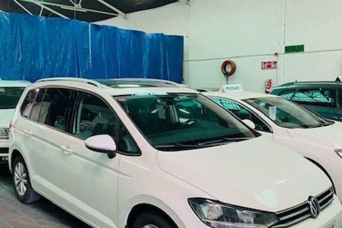 Usado 2018 VW Touran Advance Monovolumen | 12.000 € (Precio justo) - Imagen 1/4