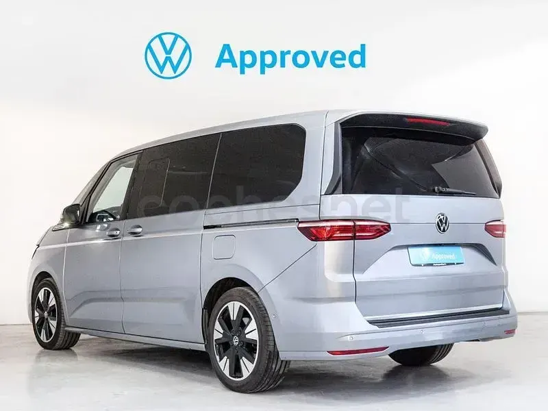 Usado VW Multivan Style 150 CV (110 kW) 2025 Gris / plata Monovolumen