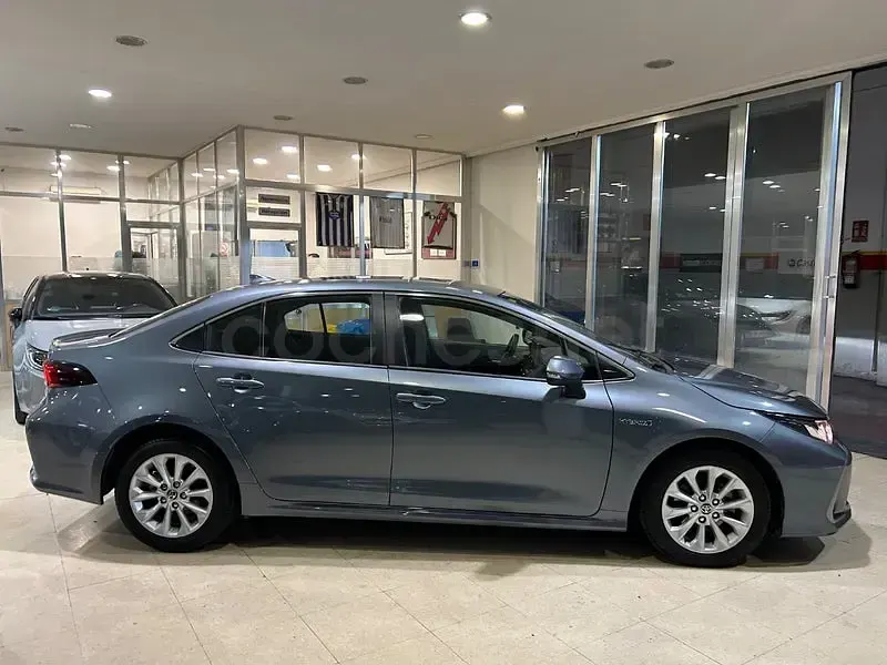 Usado Toyota Corolla Active 122 CV (89 kW) 2020 Azul Berlina
