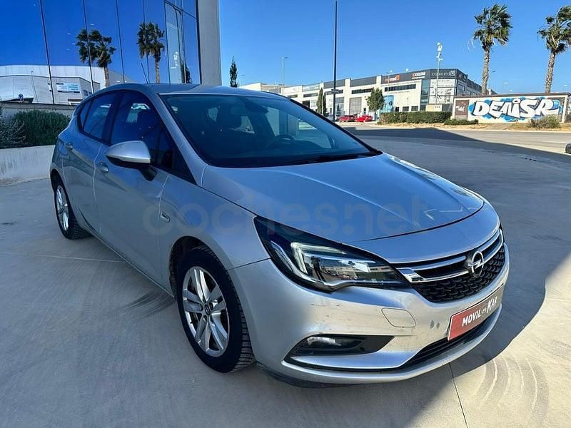 Usado Opel Astra Elegance 140 CV (102 kW) 2018 Gris / plata Berlina
