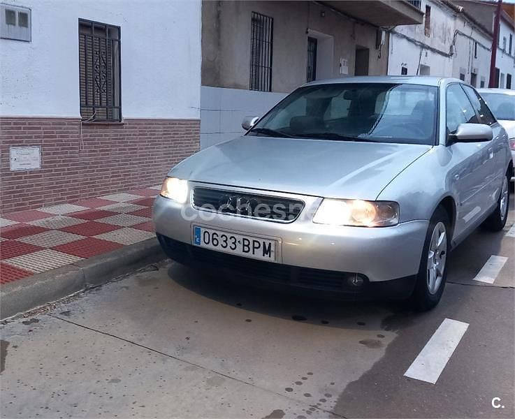 Gris / plata Usado 2001 Audi A3 Ambiente Berlina | 2700 € (Buen precio) - Imagen 1/4