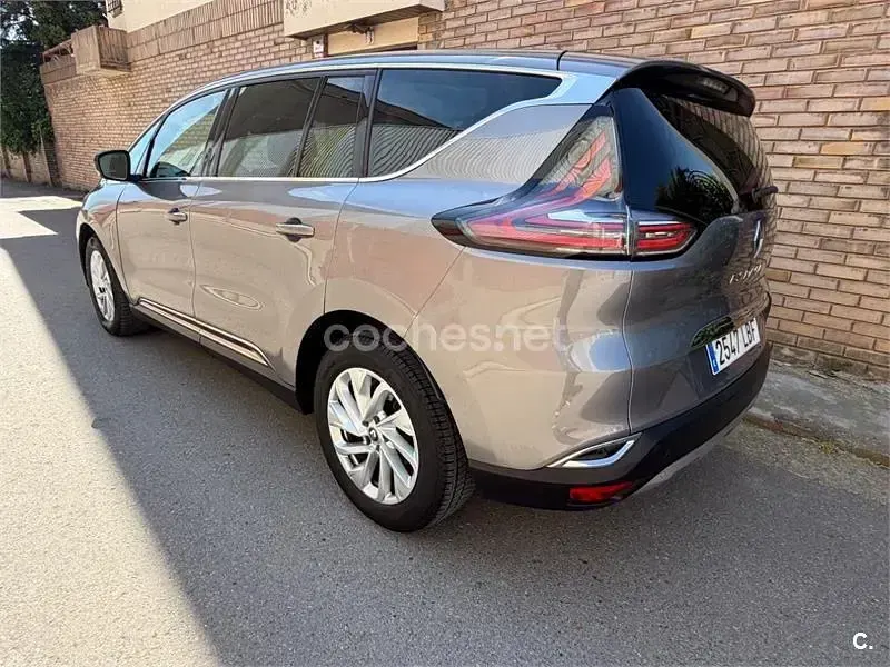 Usado Renault Espace Zen 160 CV (117 kW) 2016 Gris / plata Monovolumen