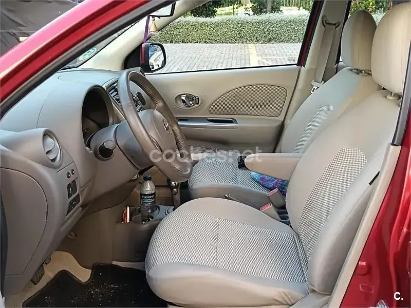 Usado Nissan Micra Acenta 80 CV (58 kW) 2014 Rojo Utilitario