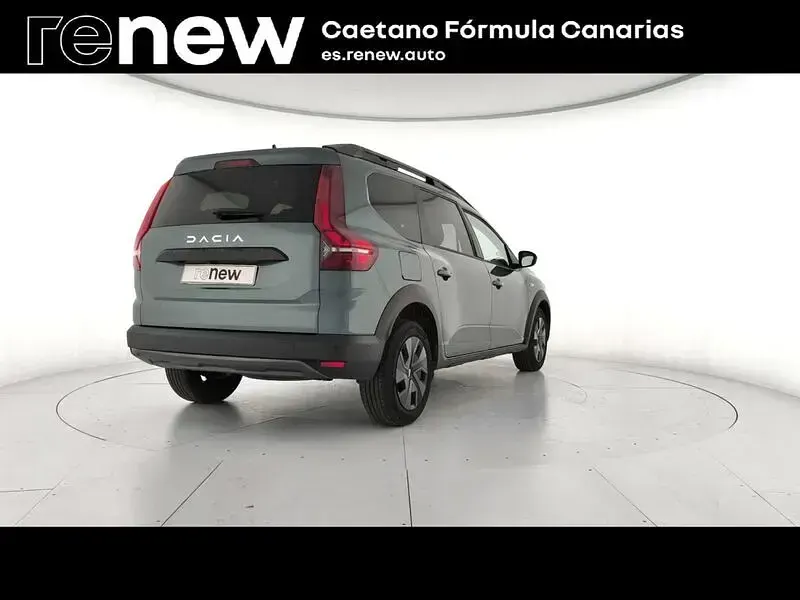 Usado Dacia Jogger Expression 100 CV (73 kW) 2025 Verde Monovolumen