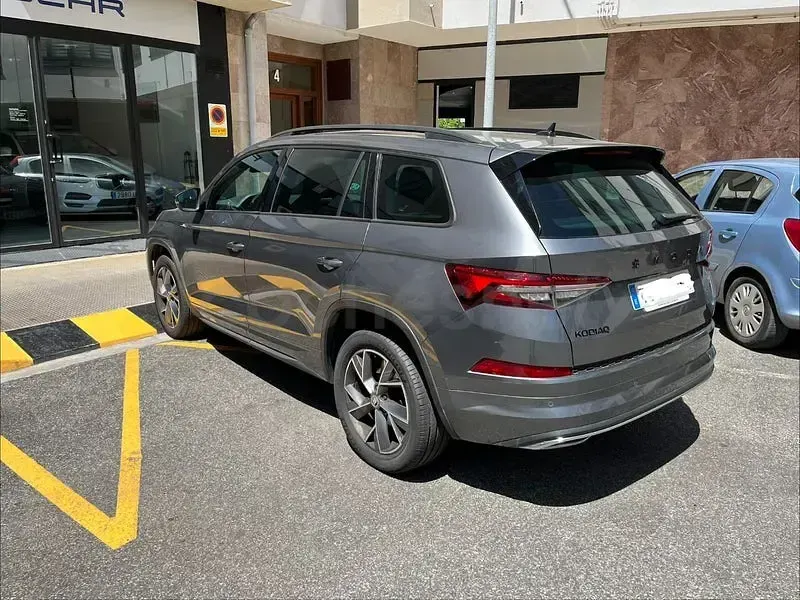 Usado Skoda Kodiaq SportLine 150 CV (110 kW) 2022 Gris / plata SUV