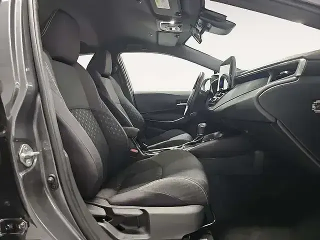 Usado Toyota Corolla Active 140 CV (102 kW) 2026 Gris / plata Familiar