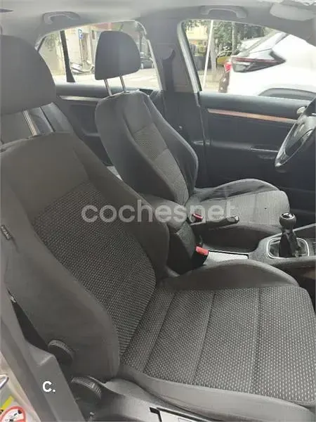 Usado VW Jetta Highline 105 CV (77 kW) 2009 Gris / plata Berlina