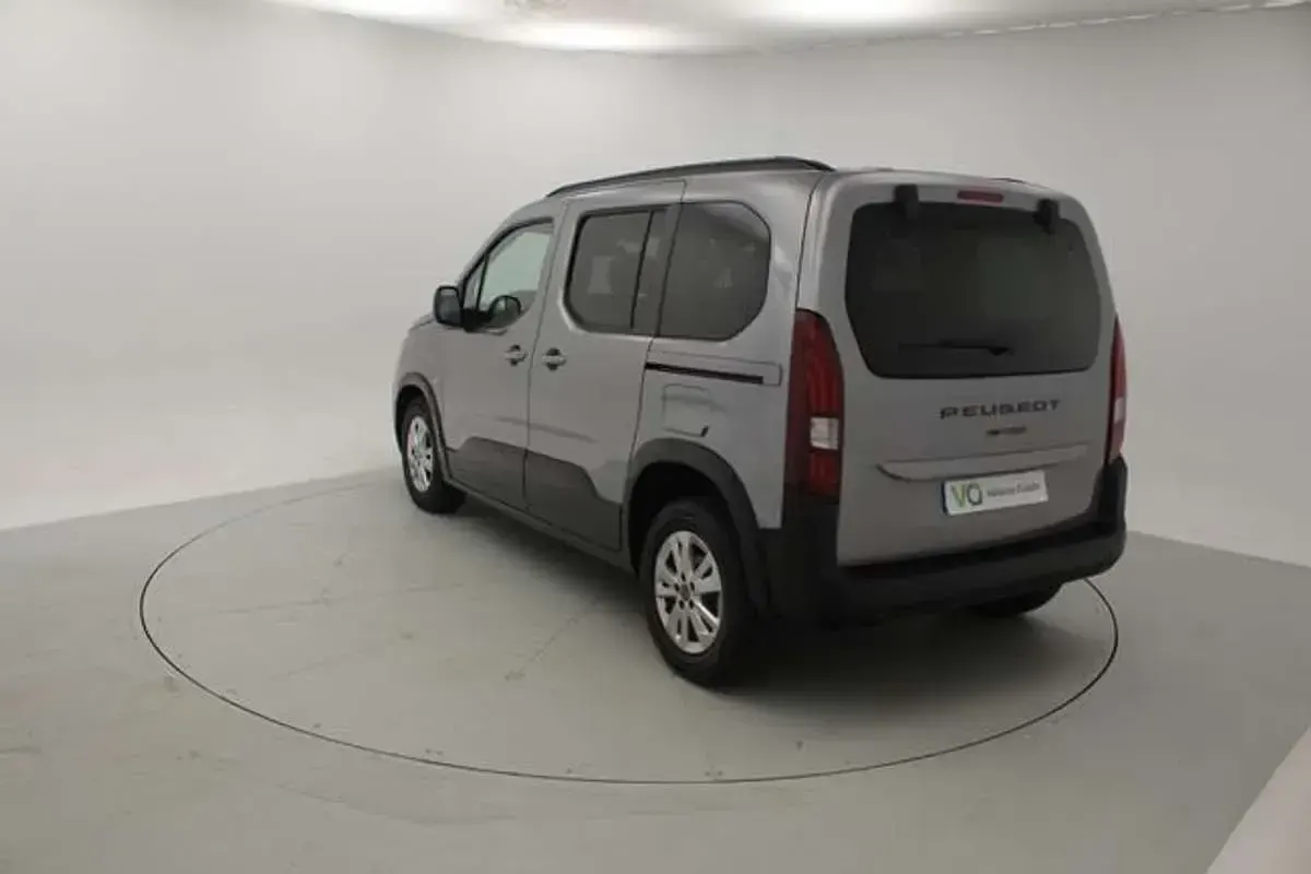 Usado Peugeot Rifter Allure 102 CV (75 kW) 2024 Gris Monovolumen