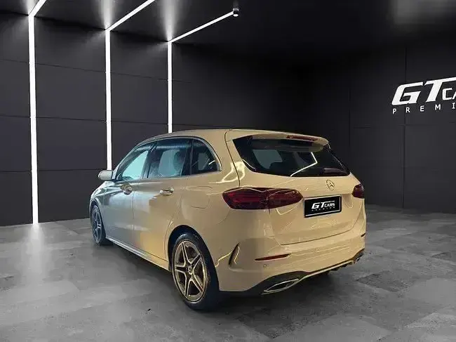 Usado Mercedes B250e AMG 218 CV (160 kW) 2024 Blanco Monovolumen