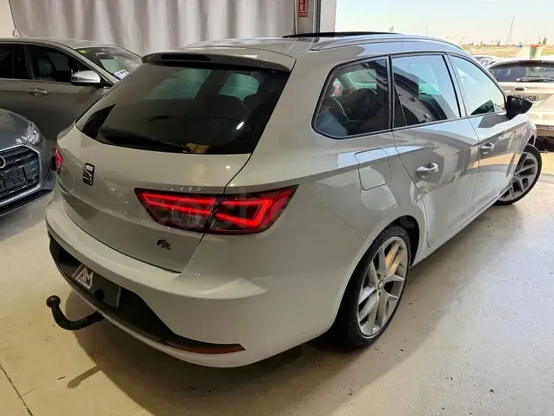 Usado Seat Leon FR 184 CV (135 kW) 2015 Blanco Familiar