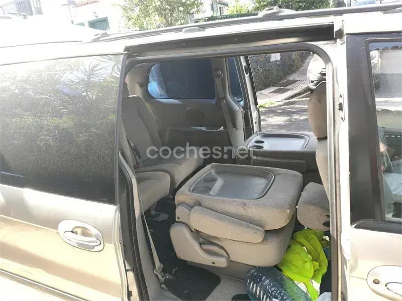 Usado Kia Carnival LX 144 CV (105 kW) 2005 Gris / plata Monovolumen