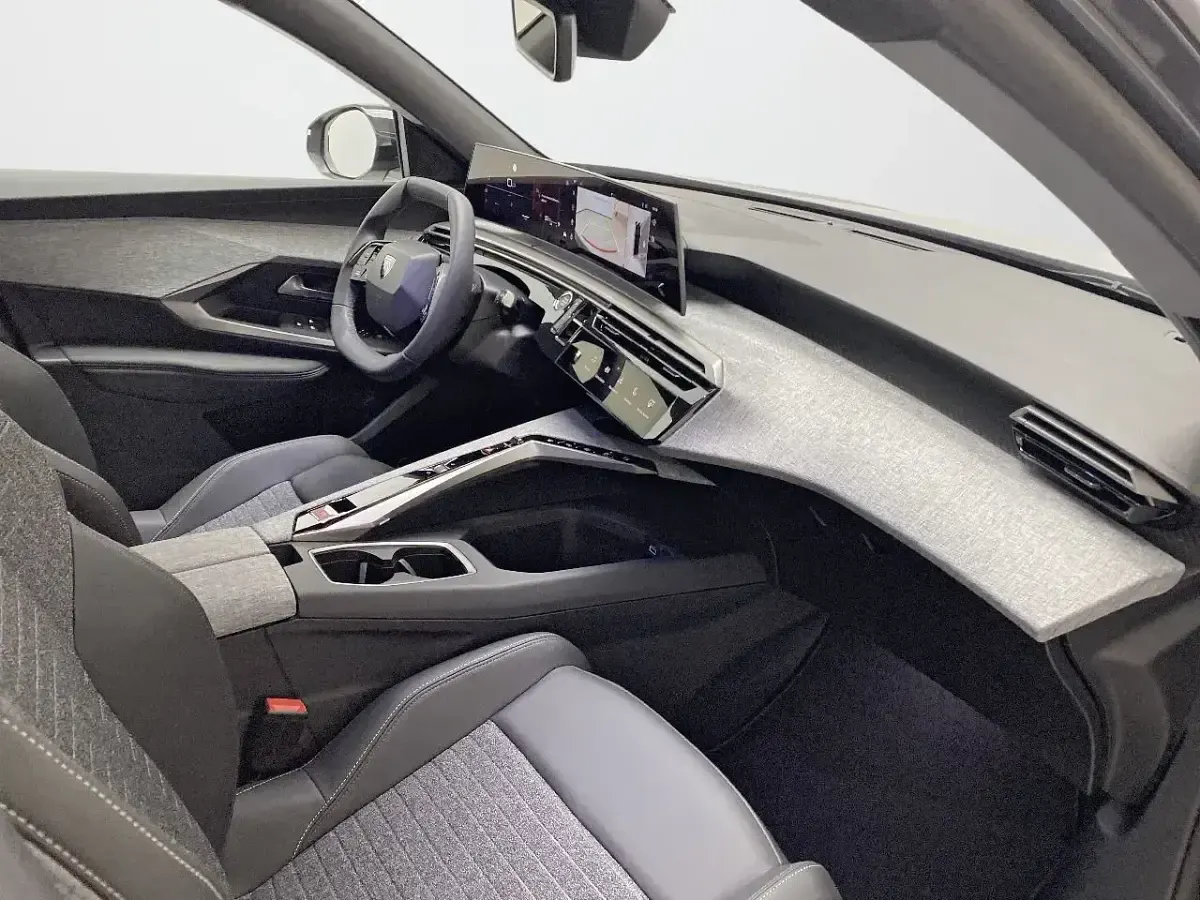Nuevo Peugeot 3008 Allure 145 CV (106 kW) 2025 Gris SUV