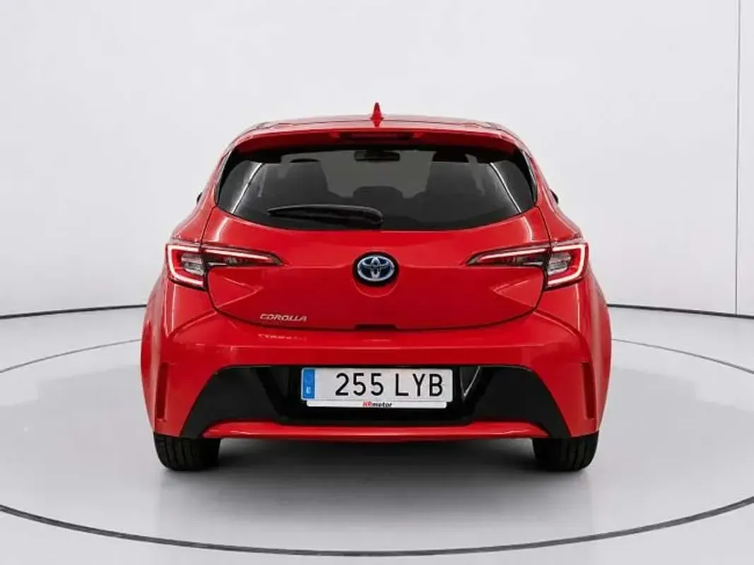 Usado Toyota Corolla Active 122 CV (89 kW) 2022 Rojo Berlina