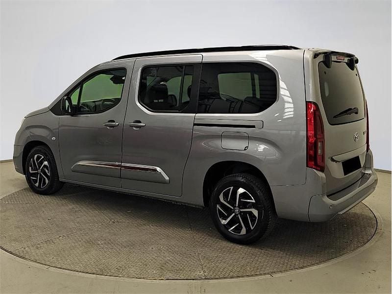 Usado Toyota Proace Verso Active 131 CV (96 kW) 2024 Plata atomium Familiar