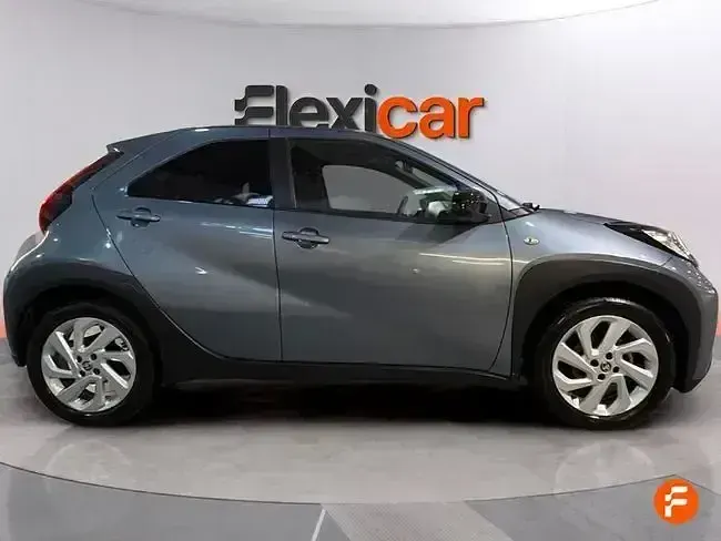 Usado Toyota Aygo 72 CV (52 kW) 2024 Gris