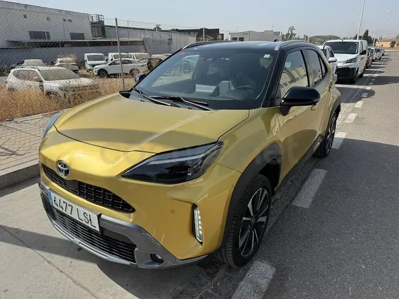 Usado Toyota Yaris Cross 116 CV (85 kW) 2021 Amarillo SUV