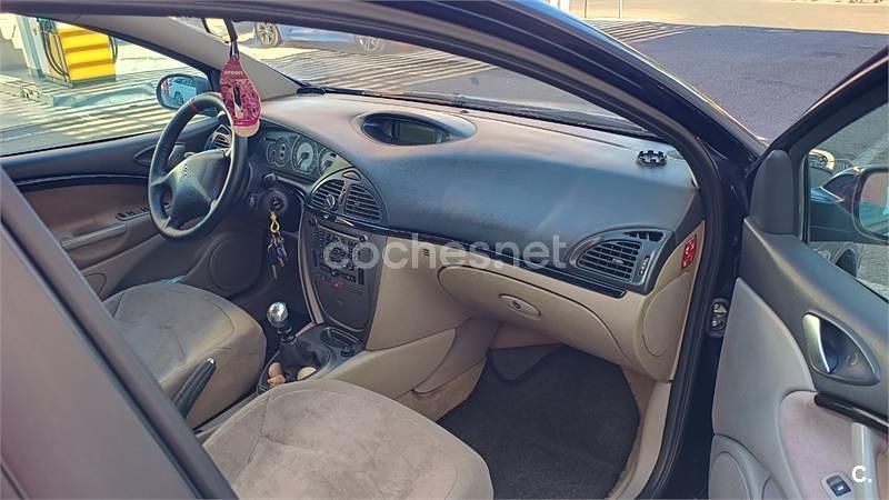 Usado Citroën C5 Exclusive 138 HP (101 kW) 2005 Azul Sedan