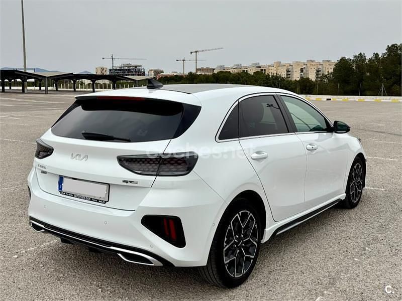 Usado Kia Ceed GT GT-Line 160 HP (117 kW) 2024 Branco Sedan