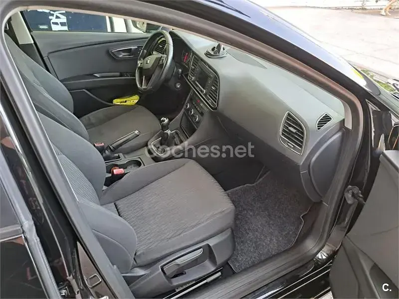 Usado Seat Leon ST Style 105 CV (77 kW) 2015 Negro Familiar