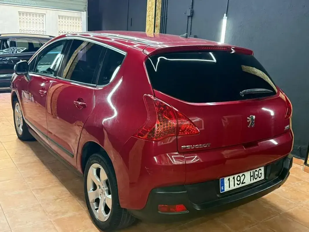Käytetty Peugeot 3008 Premium 112 HP (82 kW) 2011 Punainen Farmari