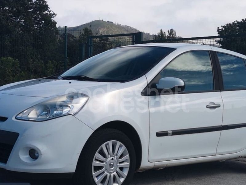 Blanco Usado 2011 Renault Clio II Expression Berlina | 5990 € (Precio justo) - Imagen 1/4