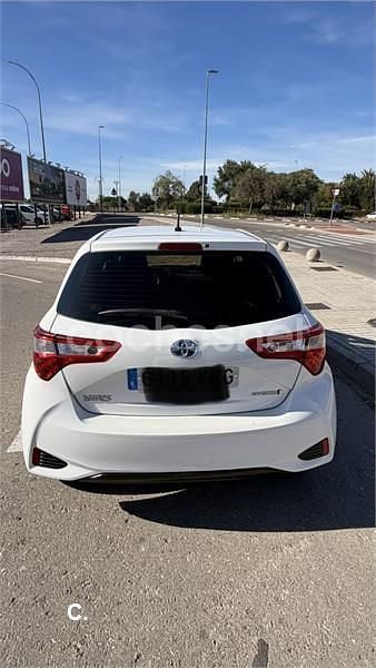 Usado Toyota Yaris Hybrid Active 100 CV (73 kW) 2018 Blanco Berlina