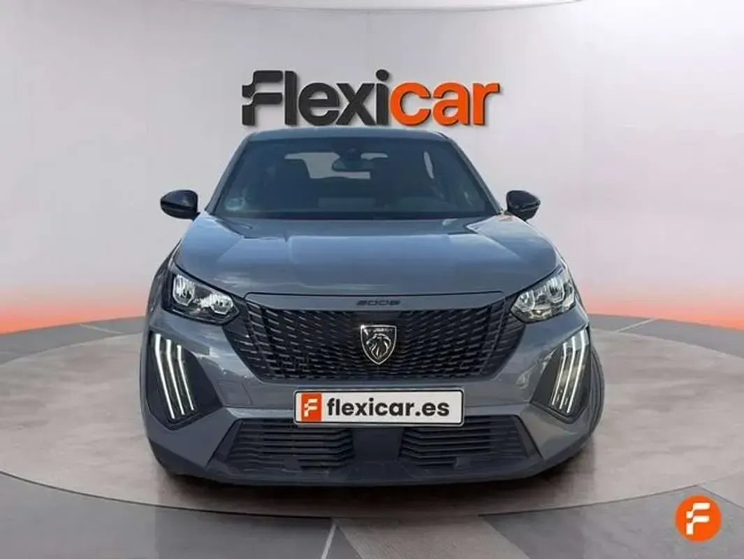 Usado Peugeot 2008 Active 102 CV (75 kW) 2023 Gris SUV