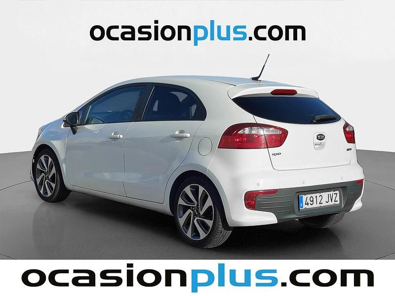 Usado Kia Rio 75 CV (55 kW) 2017 Blanco Berlina