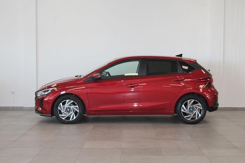 Usado Hyundai i20 100 CV (73 kW) 2024 Rojo Utilitario