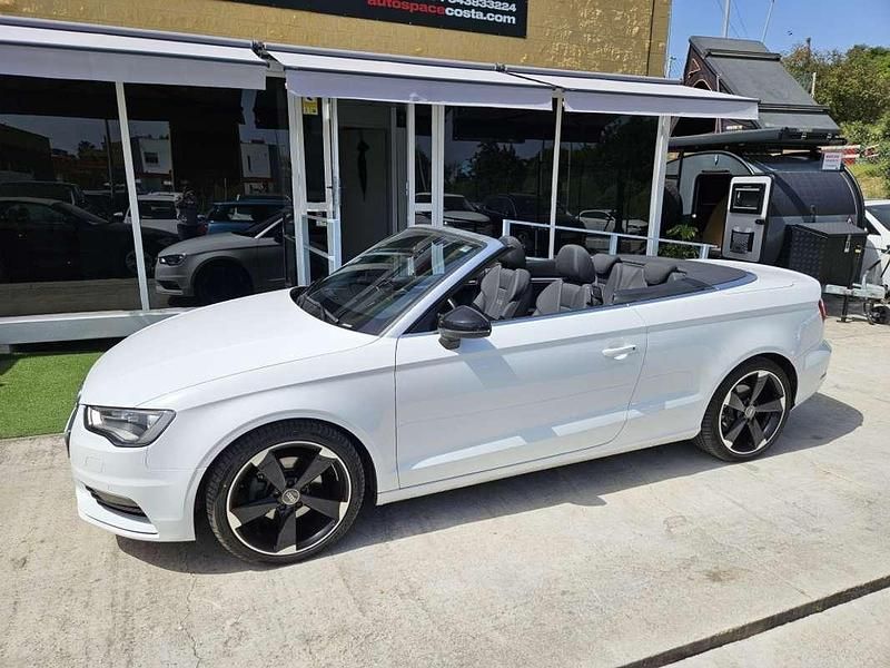 Usado Audi A3 Cabriolet Ambition 150 CV (110 kW) 2015 Blanco Descapotable