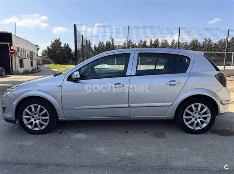 Usado Opel Astra Enjoy 100 CV (73 kW) 2007 Gris / plata Berlina
