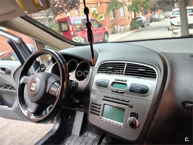 Usado Seat Altea Stylance 140 CV (102 kW) 2005 Gris / plata Monovolumen