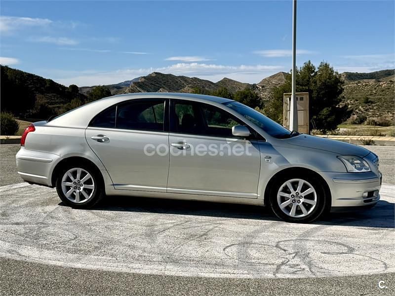 Usado Toyota Avensis Executive 116 CV (85 kW) 2003 Gris / plata Berlina