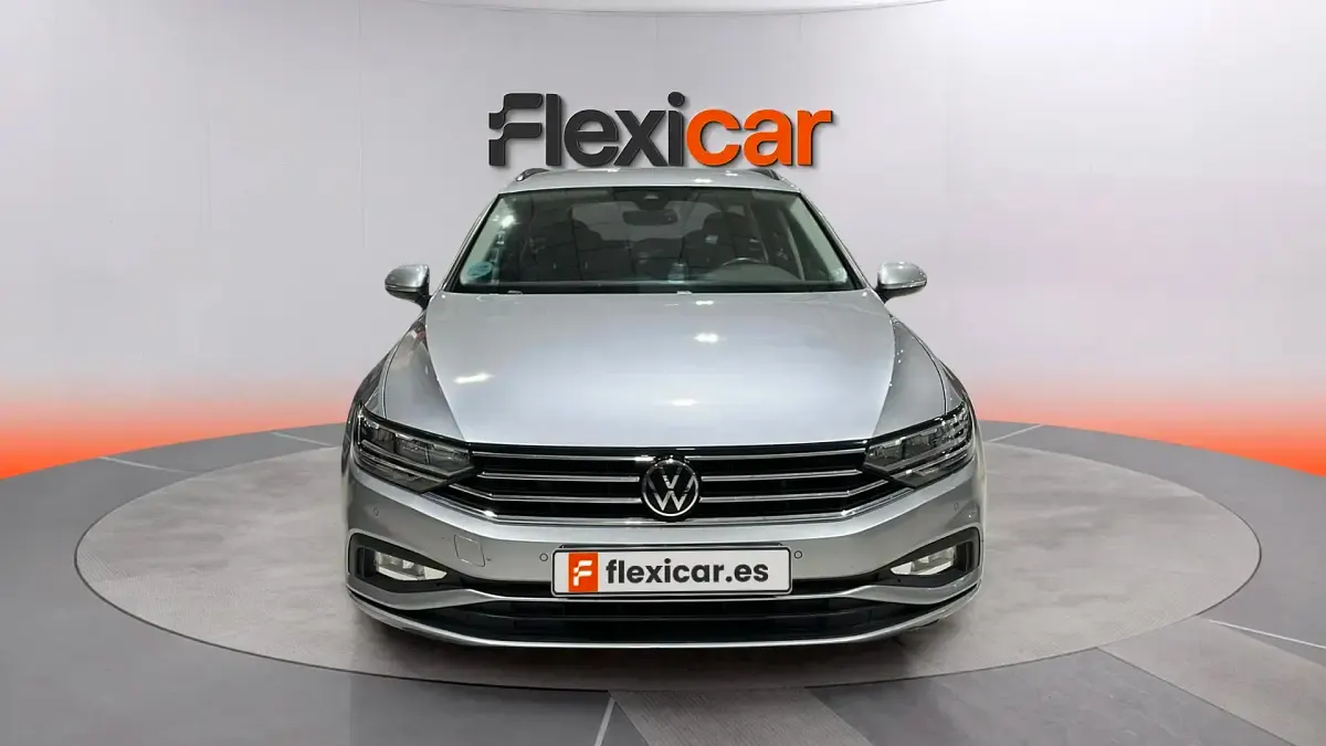 Usado VW Passat 150 CV (110 kW) 2022 Gris Familiar