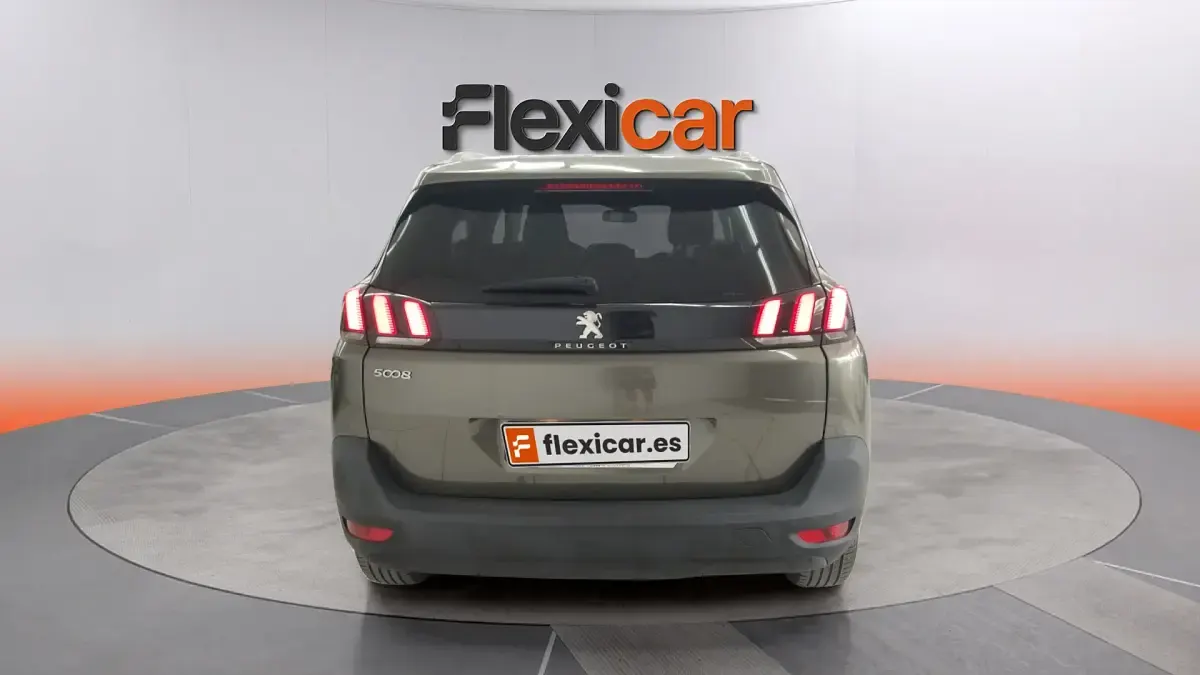 Usado Peugeot 5008 Active 120 CV (88 kW) 2018 Marrón SUV