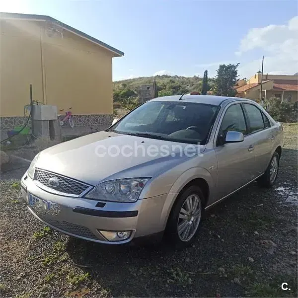Usado Ford Mondeo Trend 130 CV (95 kW) 2006 Gris / plata Berlina