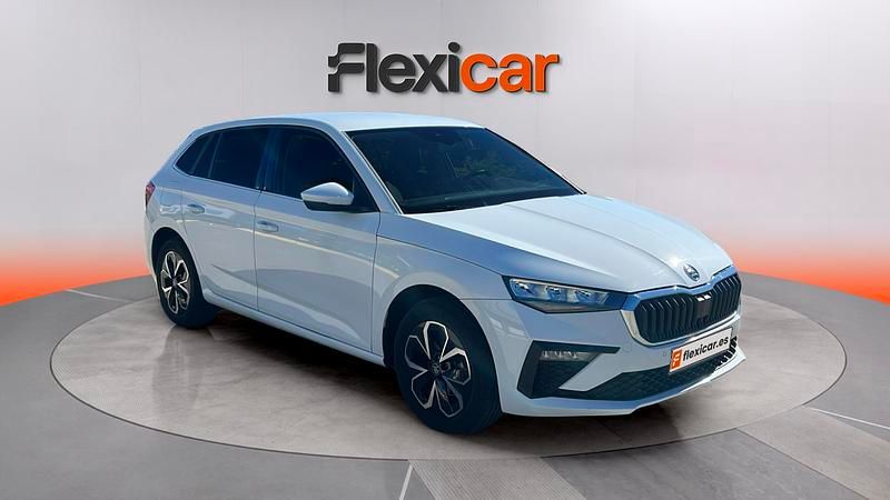 Usado Skoda Scala Selection 116 CV (85 kW) 2025 Blanco Utilitario