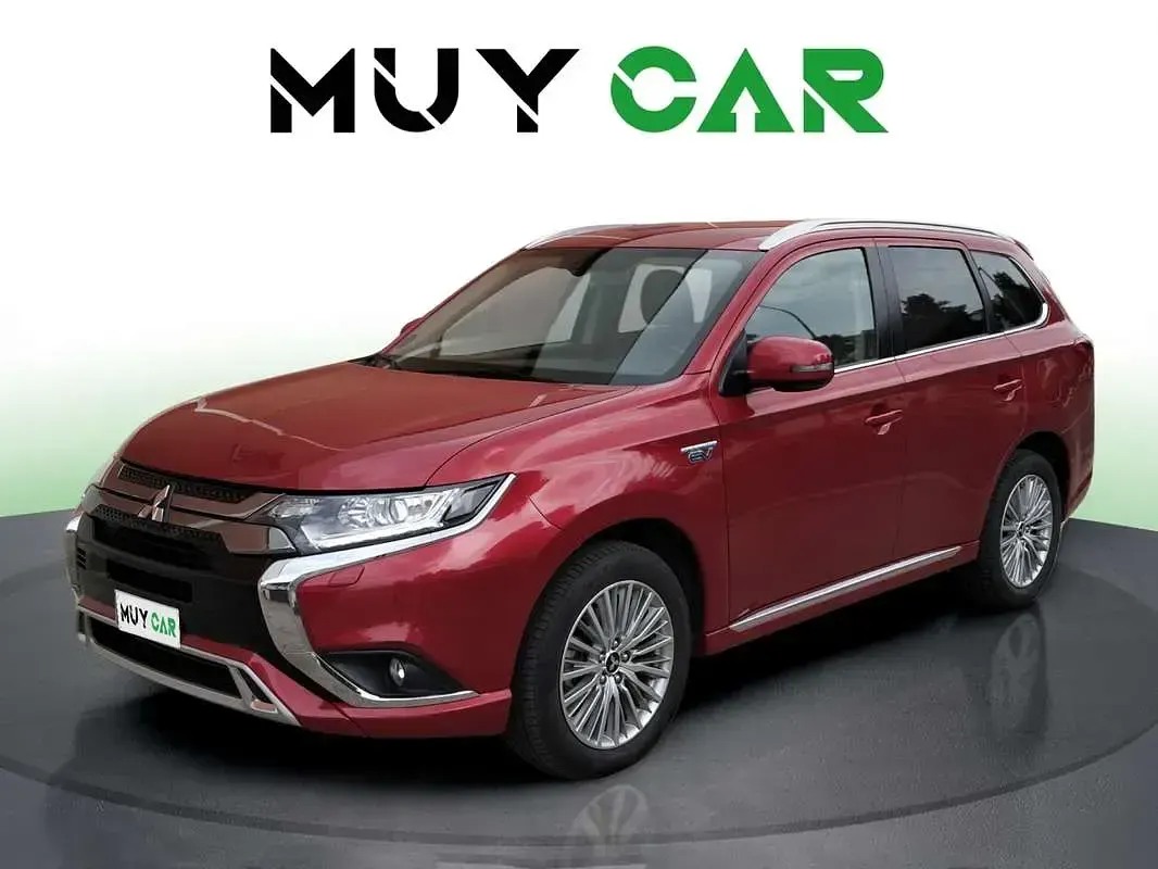 Usado Mitsubishi Outlander P-HEV 224 CV (164 kW) 2018 Rojo SUV